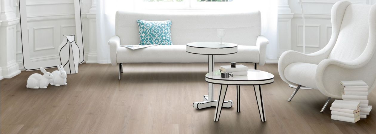 Dekorieren Sie Ihr Wohnzimmer mit einem Epoxidtisch