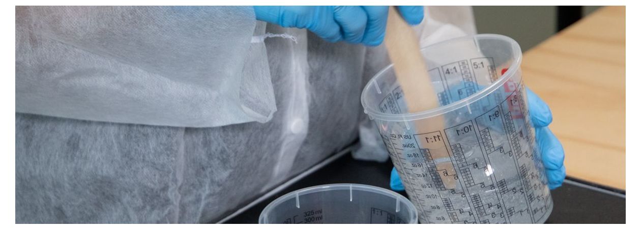 So gießen Sie Epoxidharz luftblasenfrei