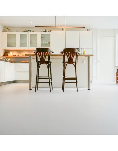 FLOW RESIN Gussboden für Fliesenpaket